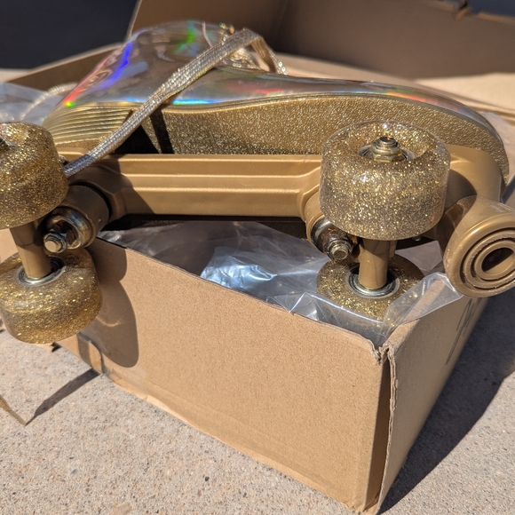 Gold Holographic Women's Roller Skates - Picture 3 of 3